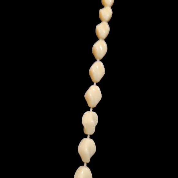 Vintage 36" Cream Colour Beaded Necklace Lot 1 - Picture 2 of 3